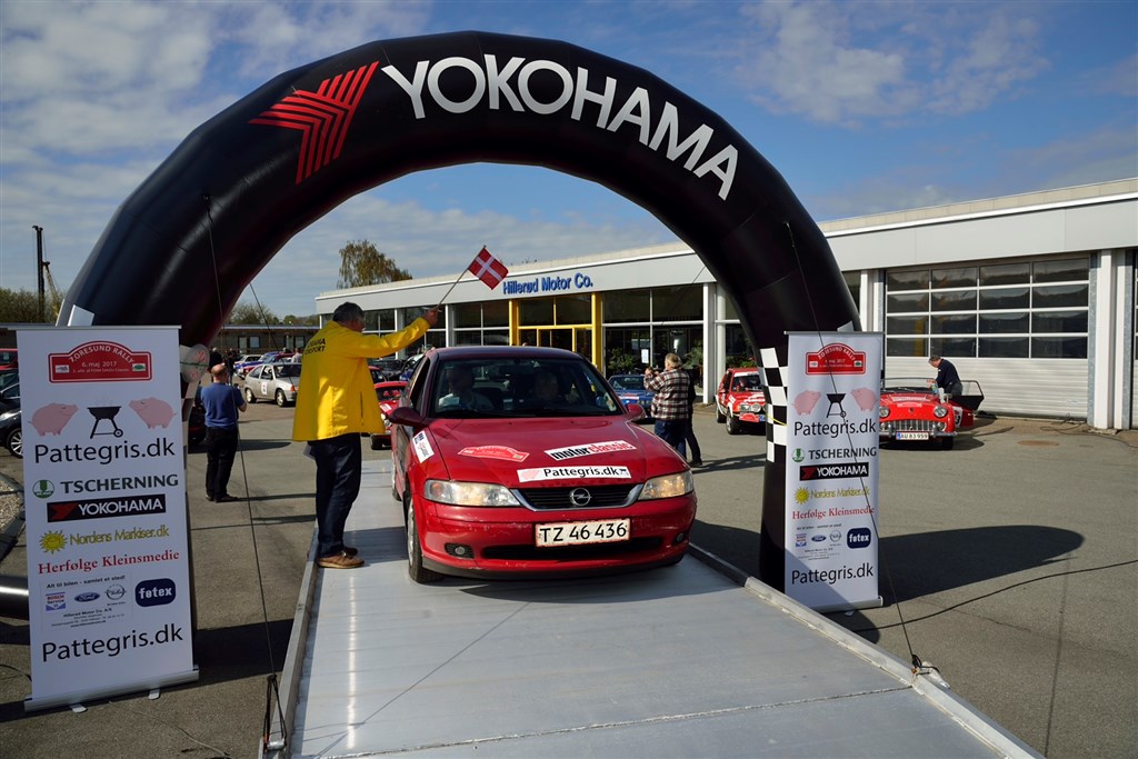 Selv om Oresund Rally er for klassiske biler, er der også en enkelt klasse for nyere modeller, og her vandt Peter Lehnert fra Rødovre og Helge Jensen fra Højby ikke uventet med deres Opel Vectra fra år 2000.